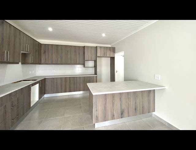 3 BEDROOM HOUSE FOR SALE IN BRITANNIA BEACH ESTATE
